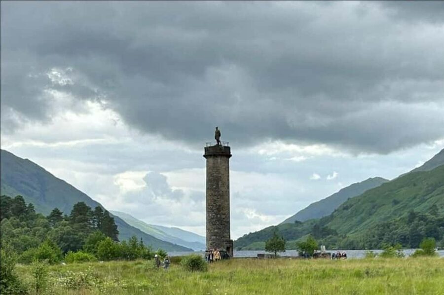 Edinburgh: Harry Potter, Glenfinnan Viaduct & Highland Tour - Feeding Highland Coos at Bankfoot