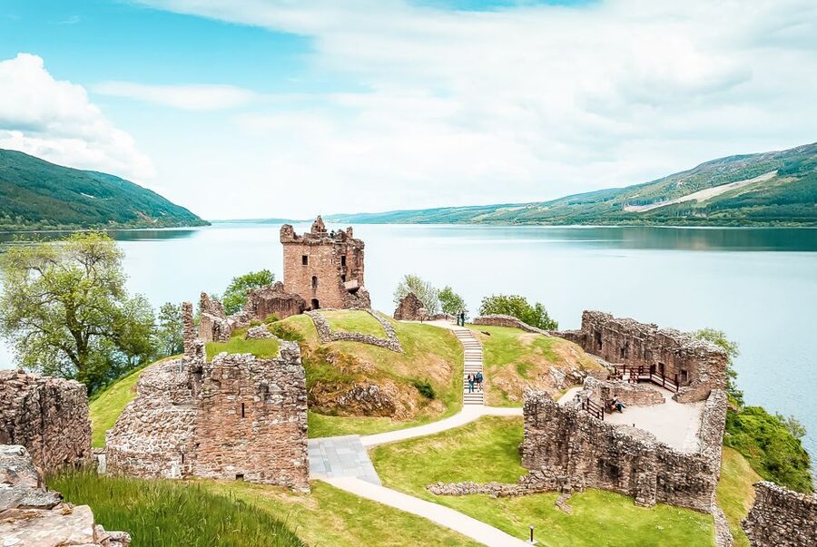 Edinburgh: Loch Ness, Glencoe & the Scottish Highlands Tour - Fort William area: lunch, kilts, and a practical break