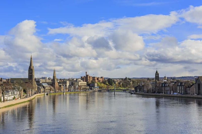 Edinburgh: Loch Ness, Inverness & Highlands Tour in Spanish - Three looks at Glencoe Valley
