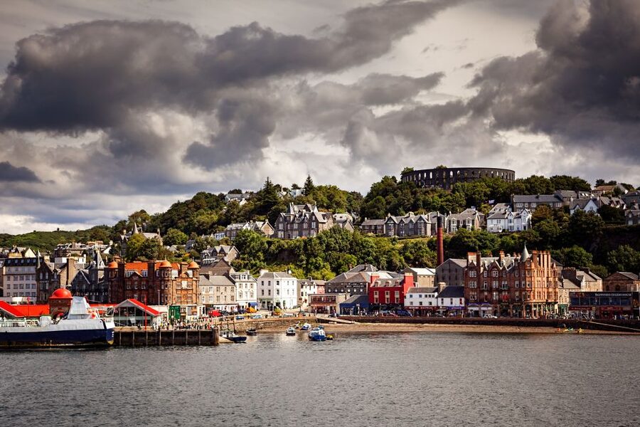 Edinburgh: Oban, Kilchurn Castle & Inveraray Tour in Spanish - Who should take this Highlands day trip?