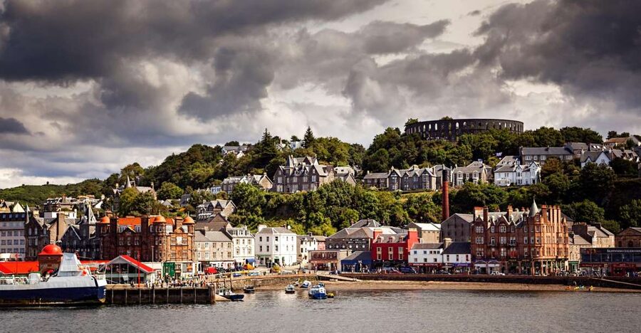 Edinburgh: Oban, Kilchurn Castle & Inveraray Tour in Spanish - Argyll Forest Park and the return through Balloch