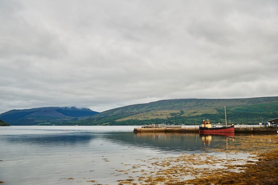 Edinburgh: Oban, Kilchurn Castle & Inveraray Tour in Spanish - What the Spanish guide adds