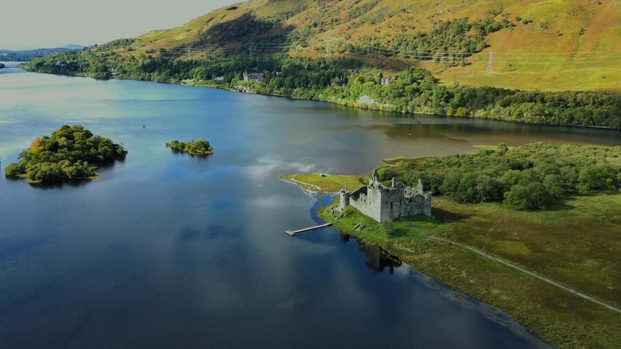 Edinburgh: Oban, Kilchurn Castle & Inveraray Tour in Spanish - Loch Lomond and the village of Luss