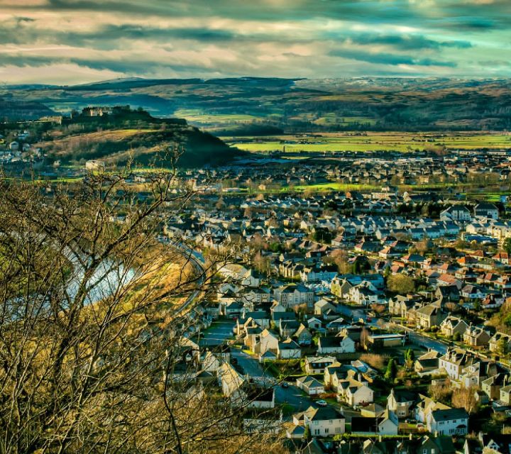 Edinburgh: Stirling, Whisky and St Andrews Tour in Spanish - What is included and what costs extra