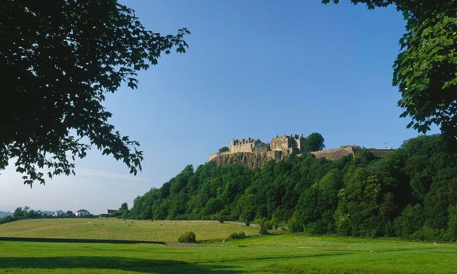 Edinburgh: Stirling, Whisky & St Andrews Tour in Italian - Stirling Castle and the royal view