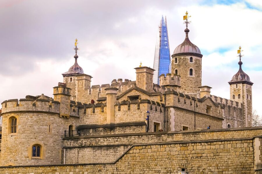 Exclusive Beefeater Meet & Greet at the Tower of London - Meeting outside the Tower of London