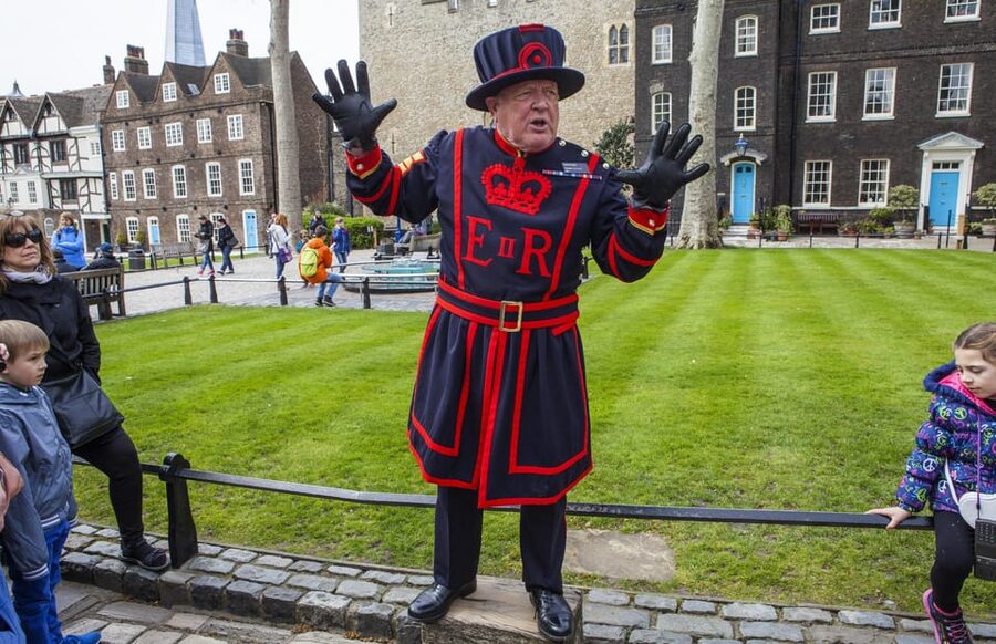 Exclusive Beefeater Meet & Greet at the Tower of London - Exploring the Crown Jewels after the talk