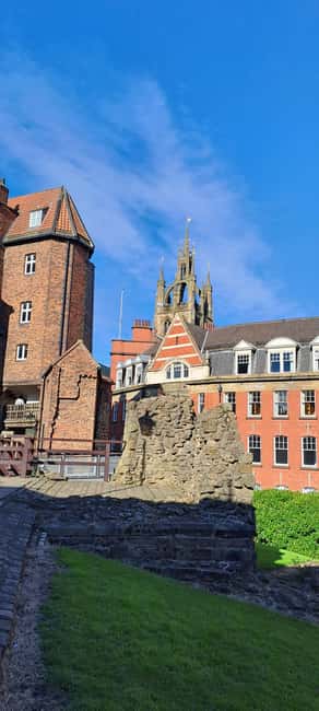 Explore Newcastle: 2 hour City Tours in Italian or English - The Civic Centre and Haymarket