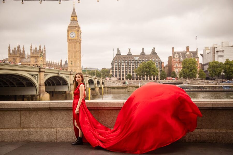 Flying dress professional photoshoot with pro photographer - Key points at a glance