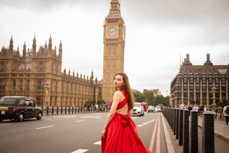 Flying dress professional photoshoot with pro photographer - Who will get the most from this experience