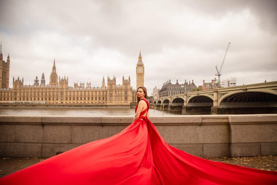 Flying dress professional photoshoot with pro photographer - What you receive after the camera stops