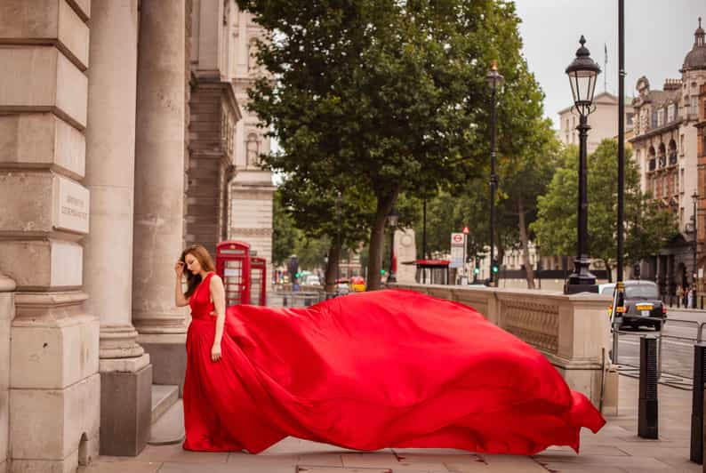 Flying dress professional photoshoot with pro photographer - Meeting at Big Ben and setting up the shoot