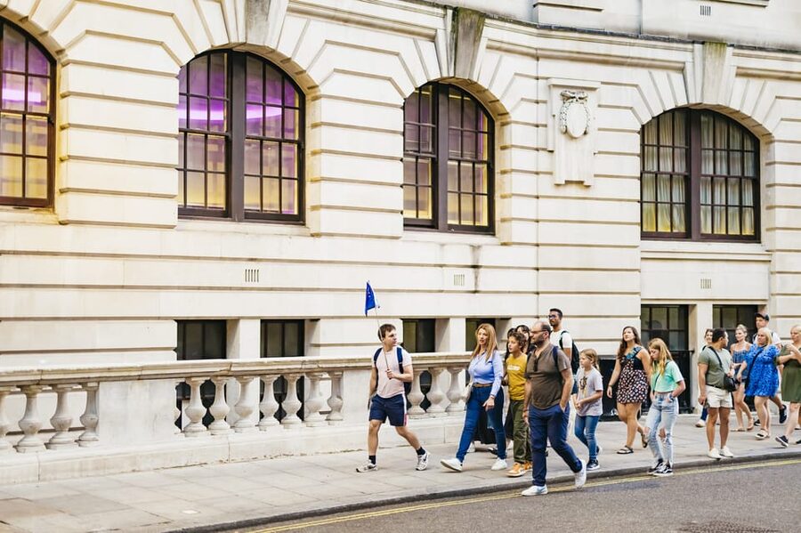 French Language: Original Harry Potter Walking Tour - The Underground or a short Thames boat trip