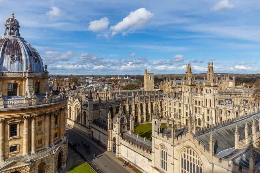 From Bath: Cotswolds and Oxford Full-Day Tour - What the minibus and guide add