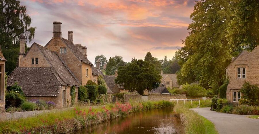 From Bath: Cotswolds Private Day Tour with Pickup - The garden stop changes with the season