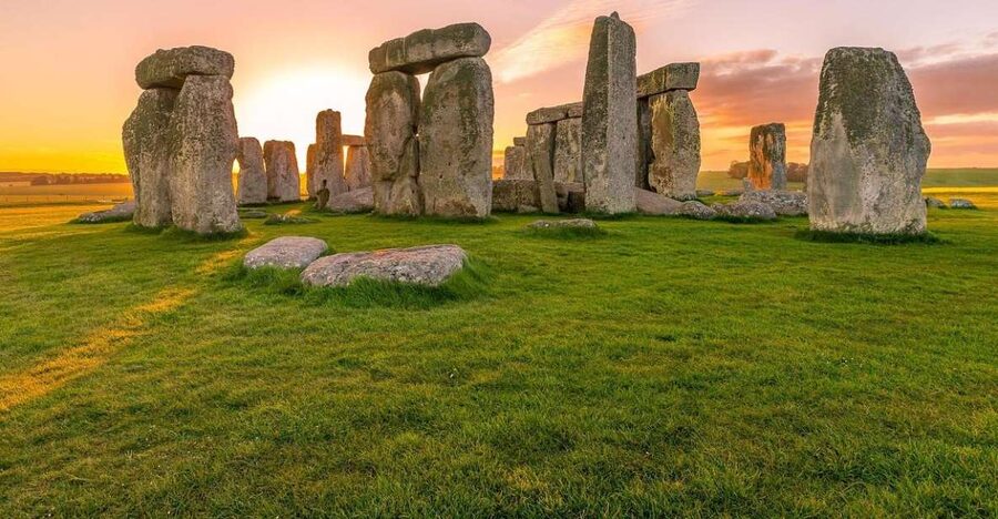 From Brighton: Stonehenge and Bath Full-Day Trip - Stonehenge and the walk around the stones