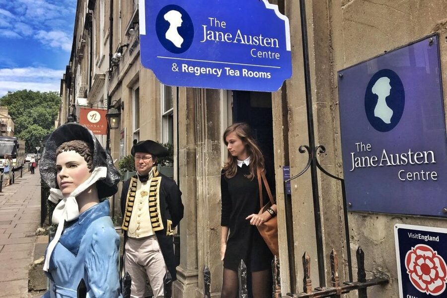 From Cambridge: Guided Day Tour to Bath and Stonehenge - The road from Stonehenge to Bath