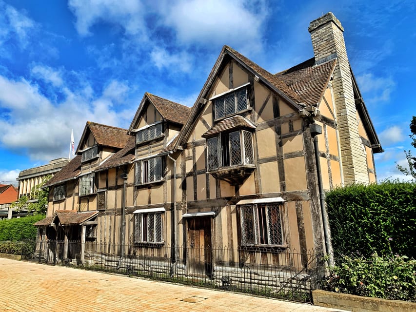 From Cambridge: Guided day trip to Stratford & The Cotswolds - FAQ
