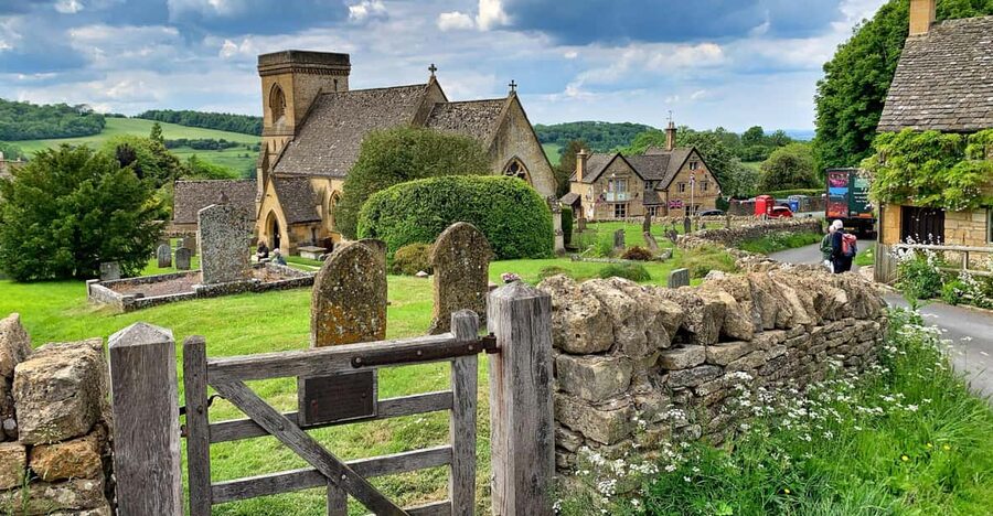 From Cambridge: Guided day trip to Stratford & The Cotswolds - Stratford’s timber-framed streets and Shakespeare connections