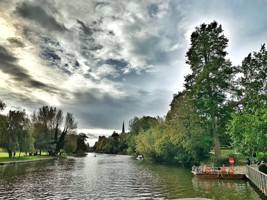 From Cambridge: Guided day trip to Stratford & The Cotswolds - Short walks, viewpoints, and the right shoes