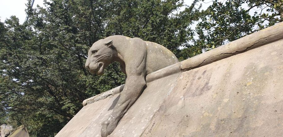 From Cardiff: Tour of Cardiff Bay and Vale of Glamorgan - The Jurassic Heritage Coast and fossil hunting