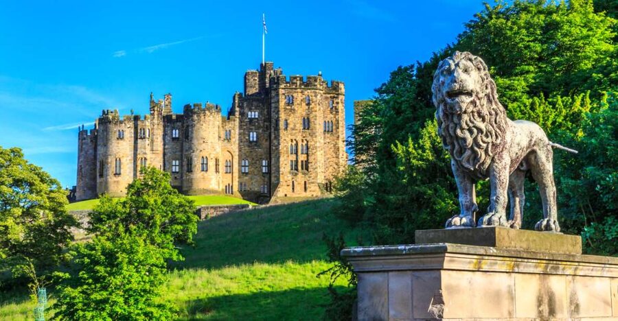 From Edinburgh: Alnwick Castle and Scottish Borders Tour - Three hours at Alnwick Castle