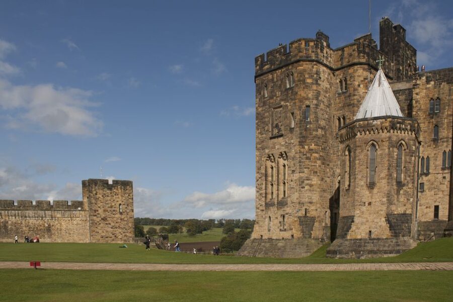 From Edinburgh: Alnwick Castle and Scottish Borders Tour - Is $129 a good value?