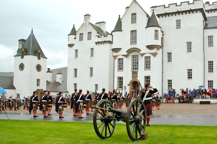 From Edinburgh: Best of Scotland Small-Group Day Tour - What the guide and minicoach add