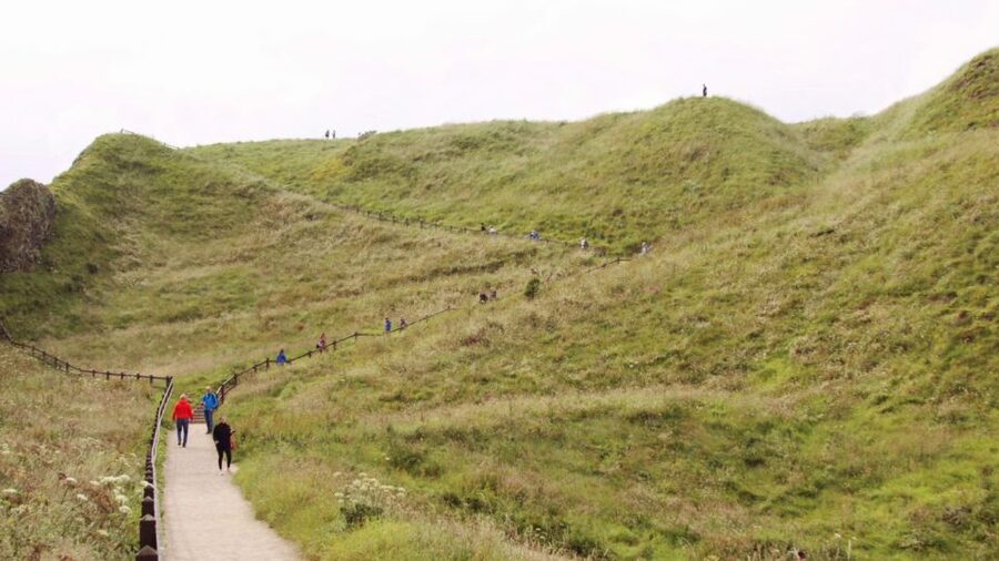 From Edinburgh: Glamis and Dunnottar Castles Tour in Spanish - Stonehaven, lunch, and the road along Aberdeenshire