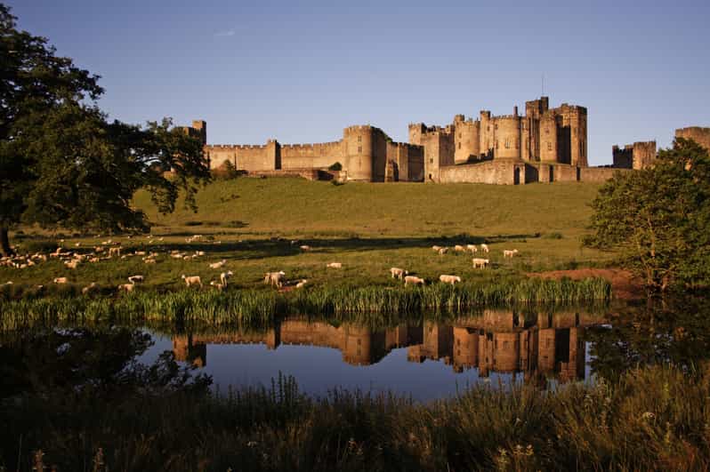 From Edinburgh: Holy Island, Alnwick Castle & Northumbria - Key points