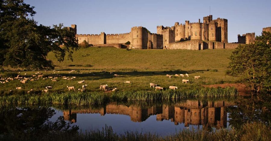 From Edinburgh: Holy Island, Alnwick Castle & Northumbria - Tides, weather, and practical planning