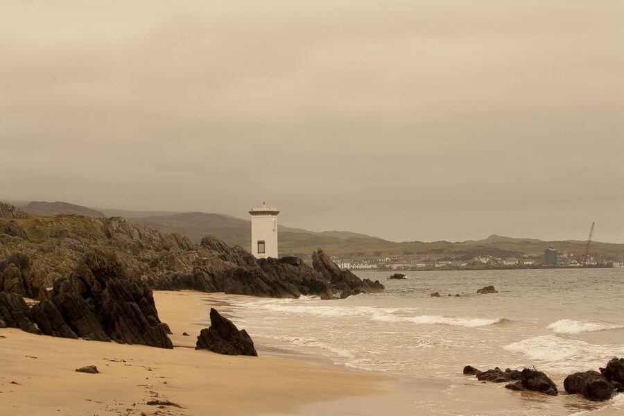 From Edinburgh: Islay and The Whisky Coast 4-Day Tour - Day 2: Bowmore, Kilchoman, and a choice of western distilleries