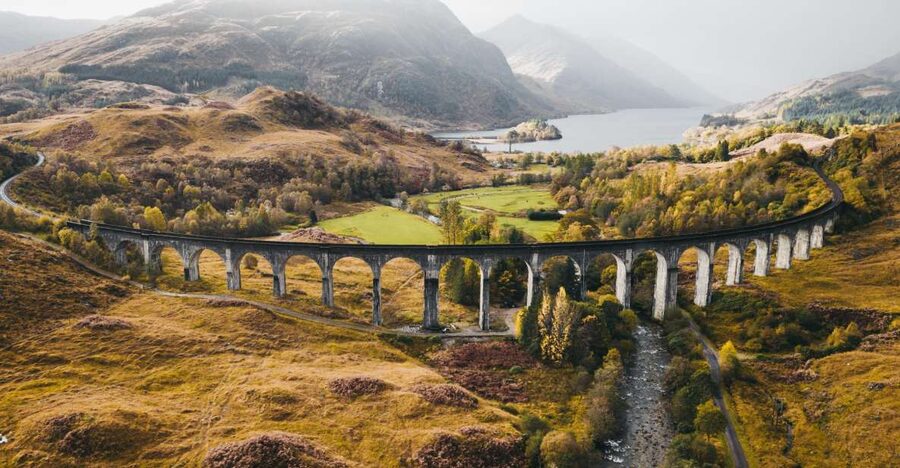 From Edinburgh: Isle of Skye and Outer Hebrides 6-Day Tour - The guides and the small-group experience