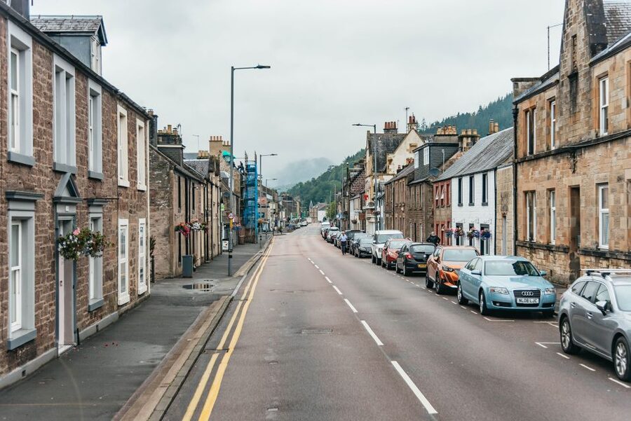From Edinburgh: Loch Ness, Glenoce & The Highlands Day Tour - Pitlochry: coffee and a final town pause