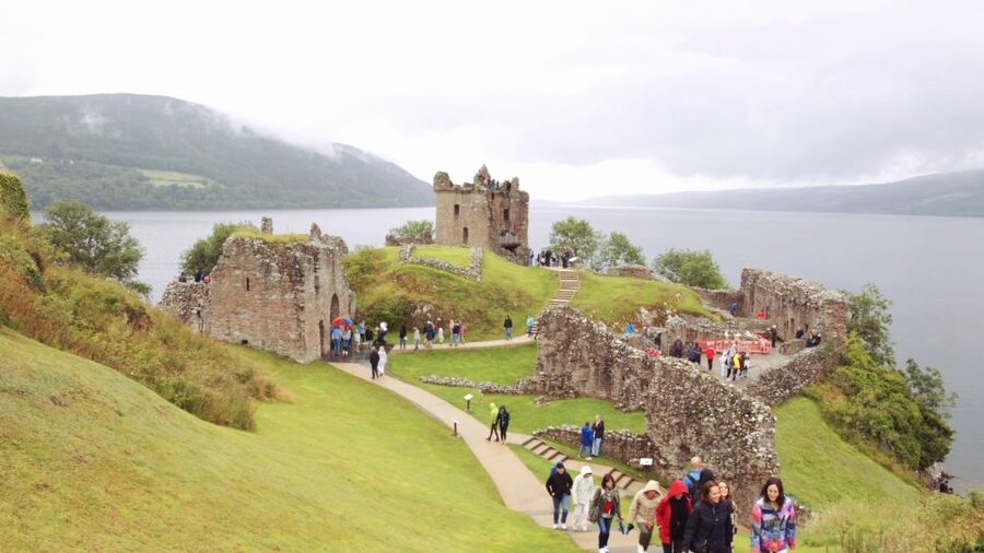 From Edinburgh: Loch Ness & Inverness Tour in Spanish - Who should book this tour