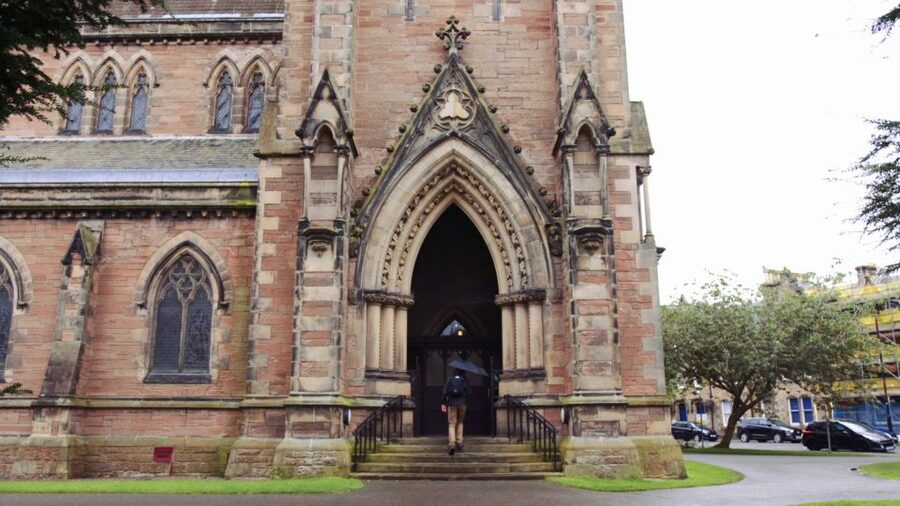 From Edinburgh: Loch Ness & Inverness Tour in Spanish - Inverness, the capital of the Highlands