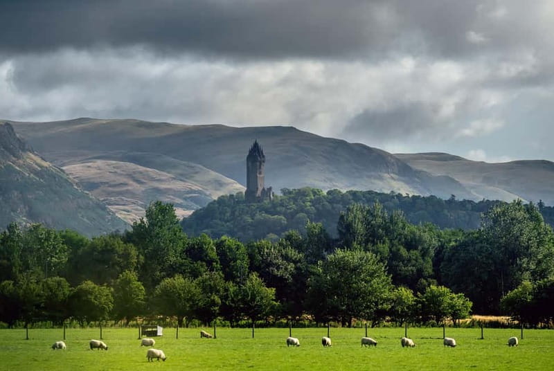 From Edinburgh: Stirling Castle, Kelpies and Loch Lomond - The guides are a major part of the experience