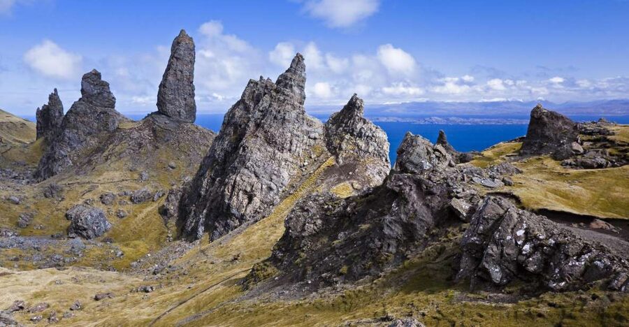 From Glasgow: 3-Day Isle of Skye, Highlands & Loch Ness Tour - Ben Nevis and the road to Portree