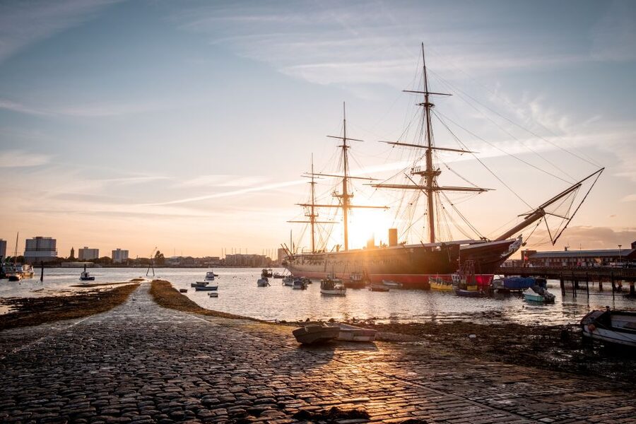 From London: 3-day Isle of Wight & the Southern Coast Tour - Day 3: Ferry back, Winchester, and Runnymede