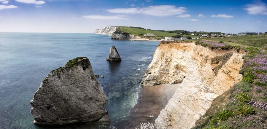 From London: 3-day Isle of Wight & the Southern Coast Tour - Accommodation, transport, and luggage