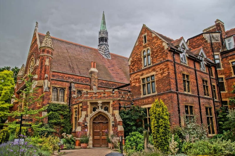 From London: Cambridge Day Trip Including Tour Guide - College courtyards, Trinity, and the university story