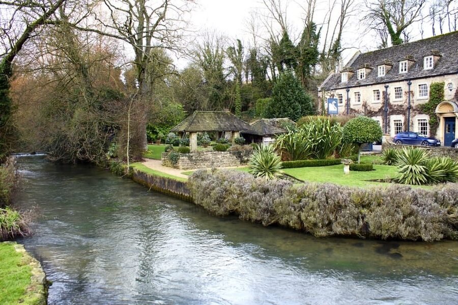 From London: Cotswolds Villages Small Group Day Tour - What the guide adds to the day