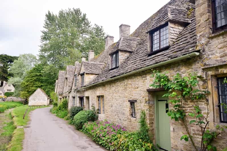 From London: Cotswolds Villages Small Group Day Tour - The long ride out from London