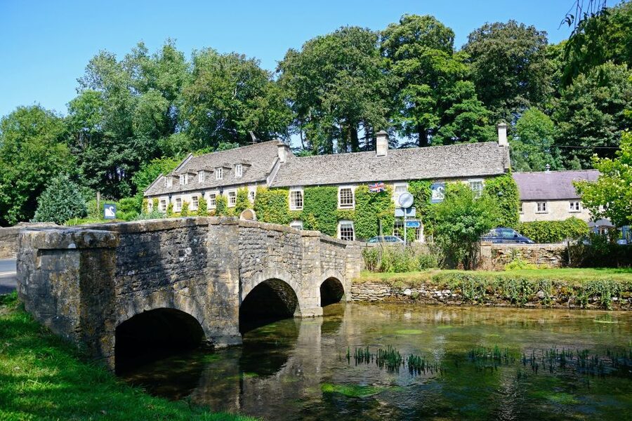 From London: Full-Day Cotswolds Small-Group Tour - Lunch and riverside time in Bourton-on-the-Water