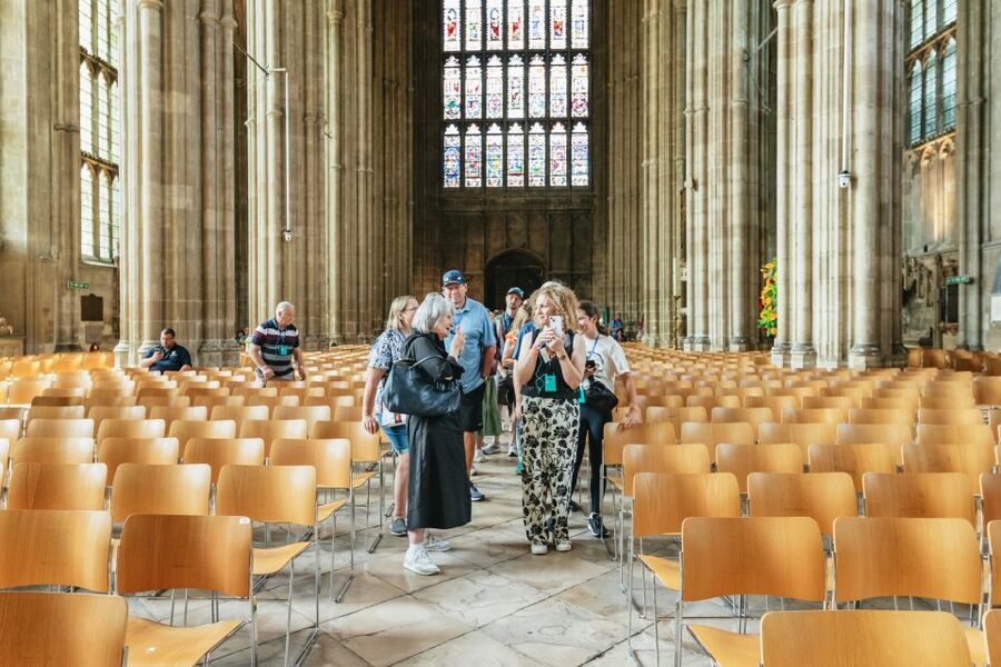 From London: Leeds Castle, Canterbury Cathedral & Dover - The guides add much of the value