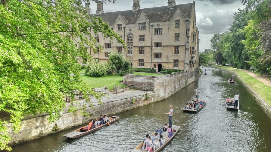 From London: Oxford and Cambridge Guided Day Tour - The road to Cambridge
