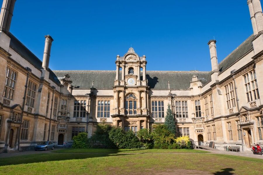 From London: Oxford and Cambridge Universities Tour - How much the guide matters