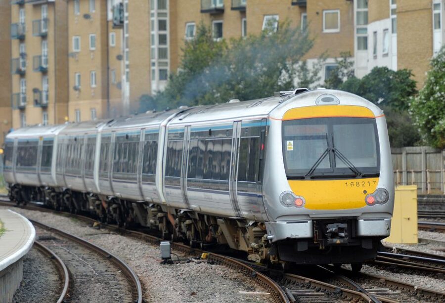 From London: Oxford by Rail & Harry Potter Insights Tour - Choosing Oxford time or Bicester Village