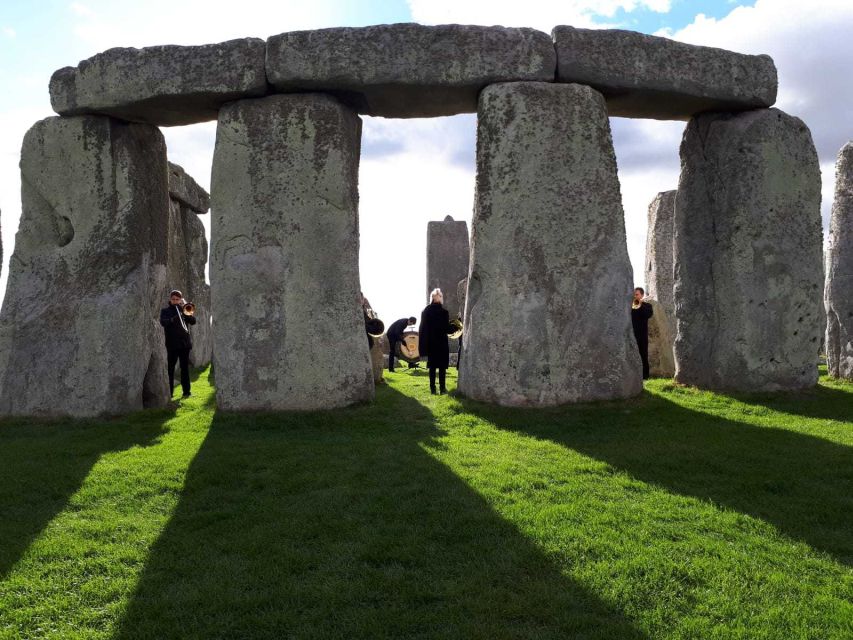 From London: Private Stonehenge Sunrise Viewing & Bath - The guides can make or break a long day