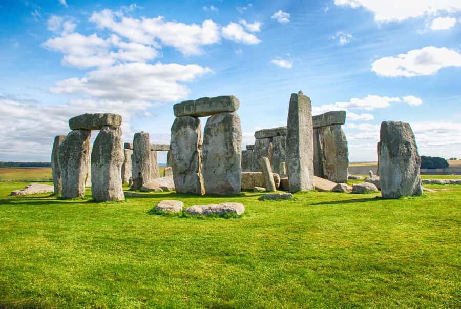 From London: Private Trip to Stonehenge with Hotel Transfer - The six-hour plan from central London
